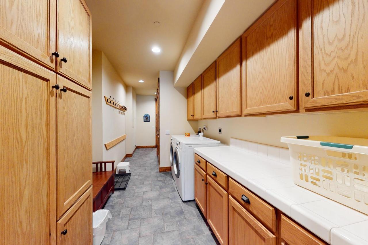 The 1145 Apartment *